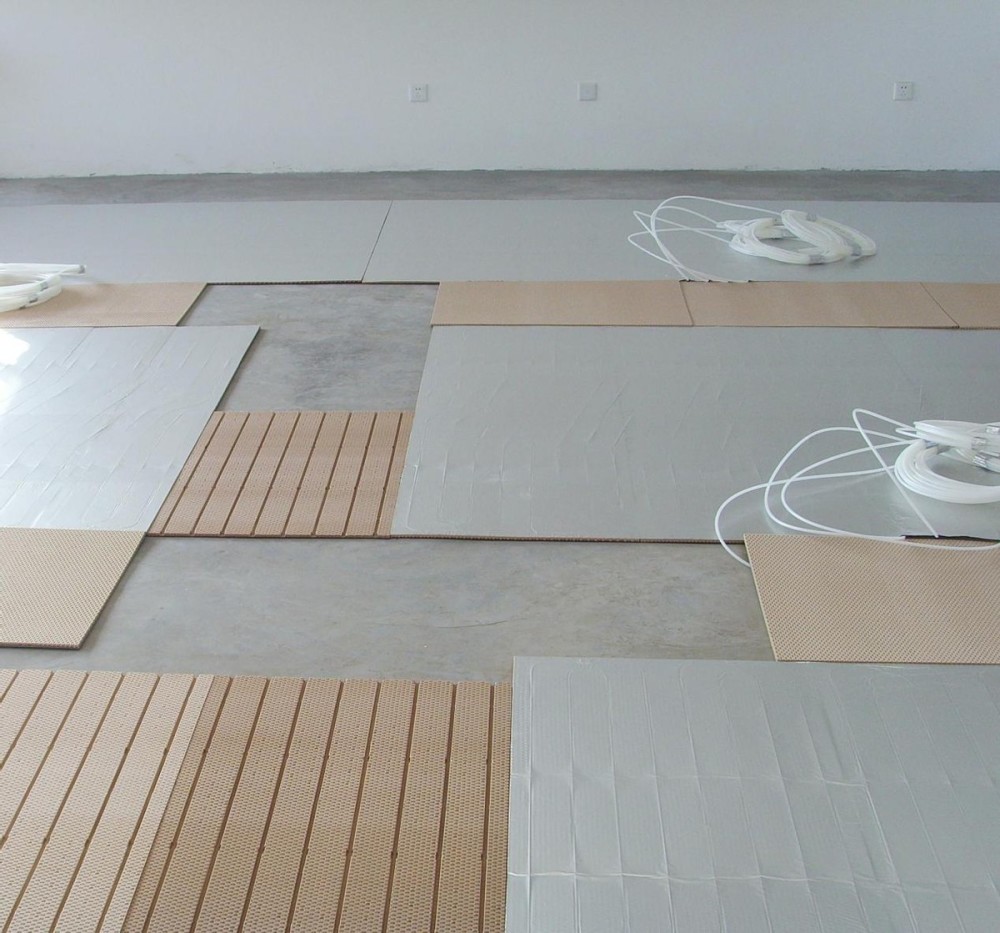 房间地板横铺还是竖铺_地热适合铺什么木地板_地板横着铺还是竖着铺