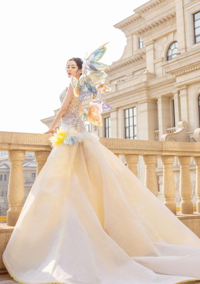 迪丽热巴鱼尾裙礼服可谓是惊艳四座此女只因天上有啊