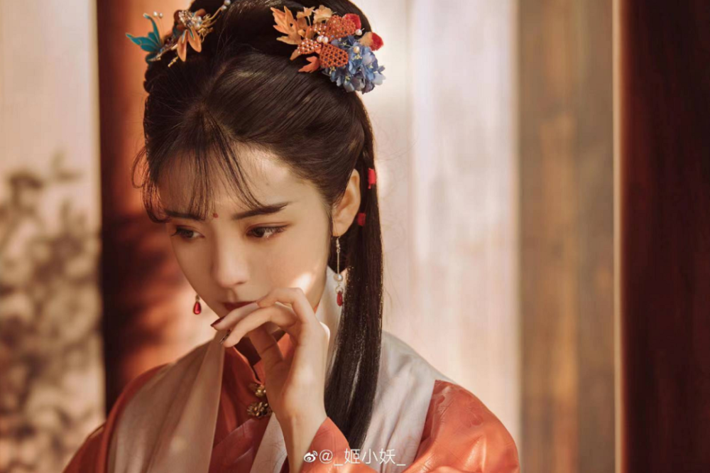 00后女孩穿汉服还原四大名著美人,人民网点名称赞!网友:真是一眼万年