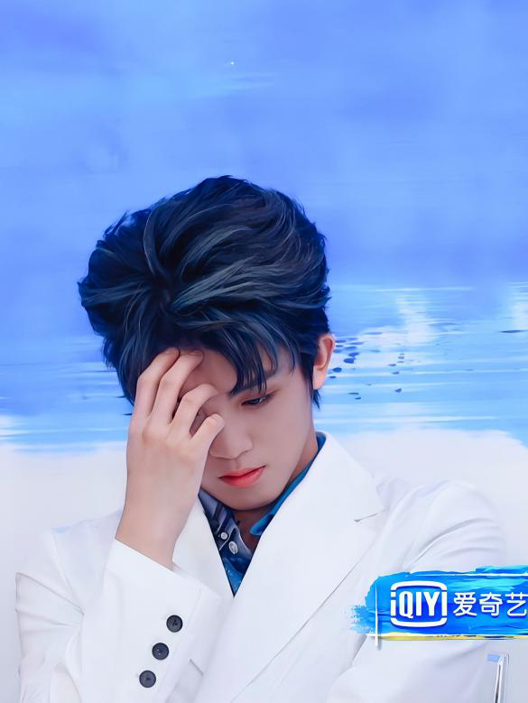 青3一公舞台孙亦航一改昔日风格甜酷小白马在线圈粉