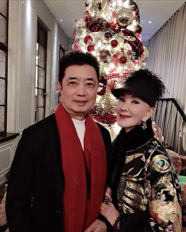 71岁夏台凤罕晒小25岁二婚老公曾遭前夫出轨老年丧子一生坎坷