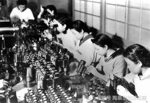 日本|日本战败前教百姓“怎么吃草”：但宣传画太狰狞，起了反作用