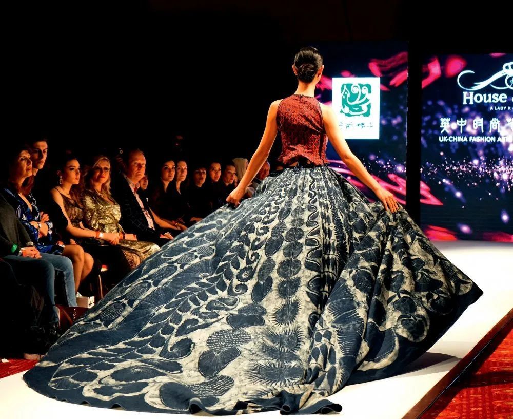 苗族 维纳斯 左手作品登上伦敦时装周 腾讯新闻