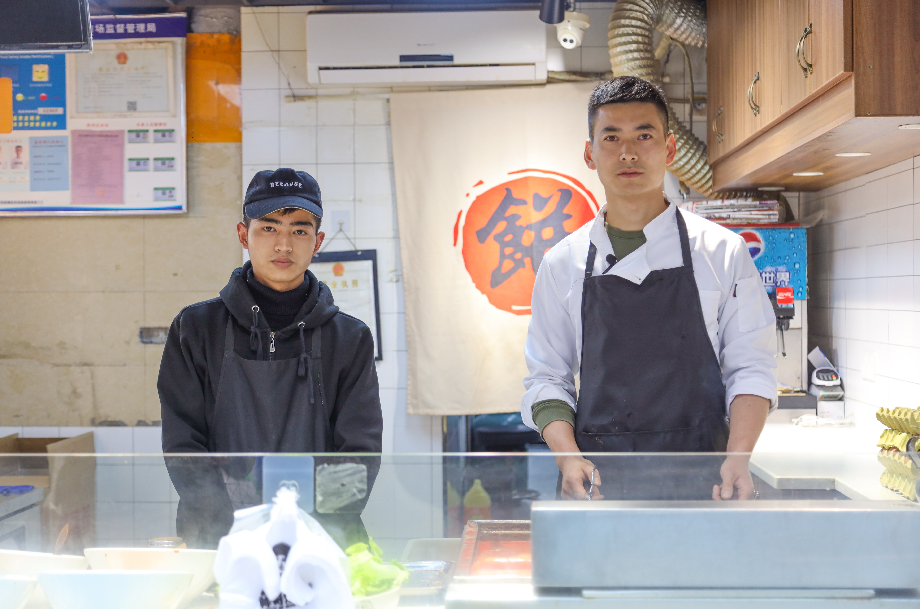 土耳其帅哥烧饼图片