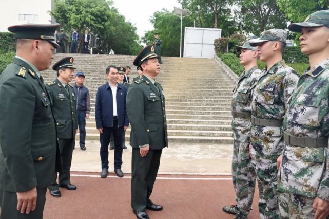 廖正荣在阳春市人武部参加了省军区视频会议,听取了