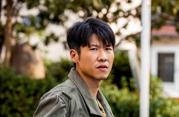 暴风眼主角演技被吐槽配角却成为惊喜尤其是42岁的他