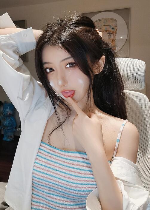 呆妹儿变呆坦克新照腿太粗引调侃不去耕田可惜了