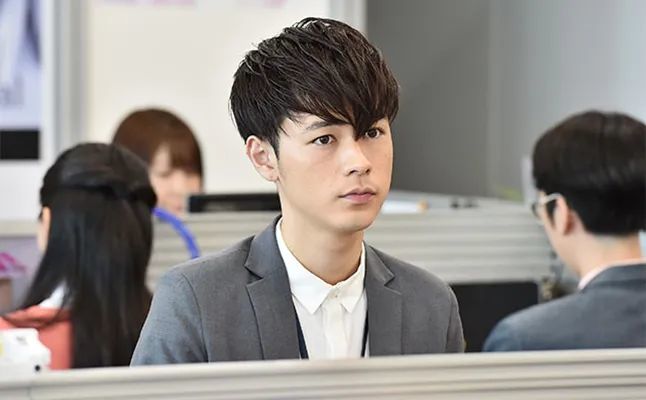 此展开了事业的分水岭,之后还出言了《人100%看外表》《笑天家》等剧