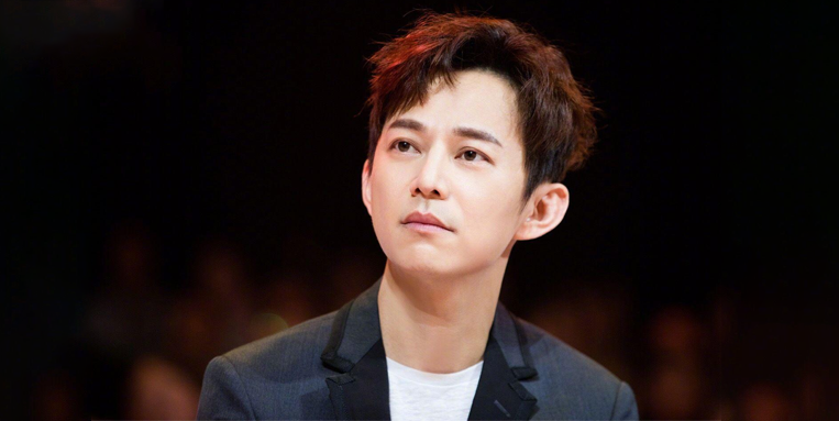 何炅公开内涵女星床照惹众怒网友别装了