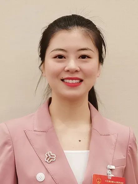 徐萍代表:加强反家暴相关社会组织建设