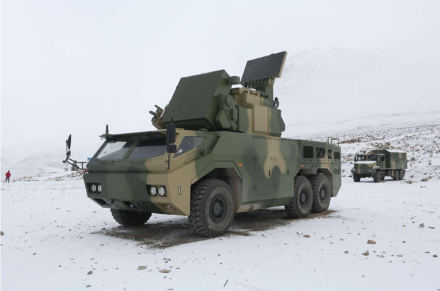 新型国产防空导弹亮相,边跑边开火,可一次击落4个目标_腾讯网