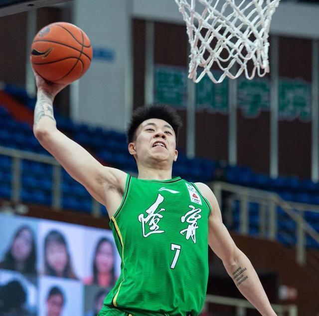 辽粤大战小将张镇麟一枝独秀他才是男篮领军者