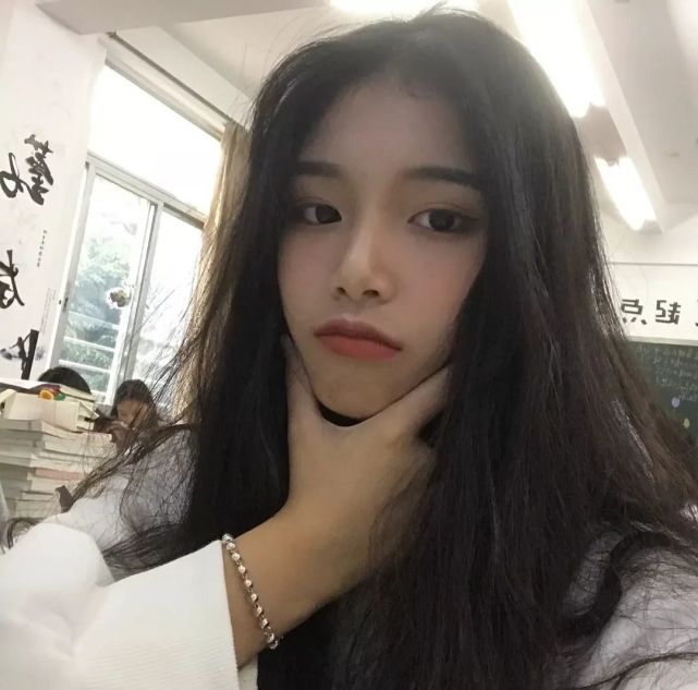 学姐学妹专用头·校园女生头像|"别慌,月亮也正在大海处迷茫"