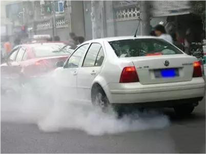 汽车排气管冒白烟也不一定正常 你知道吗 腾讯新闻