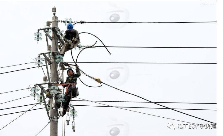 架空線路按電壓等級可分為低壓,高壓和超高壓三種.