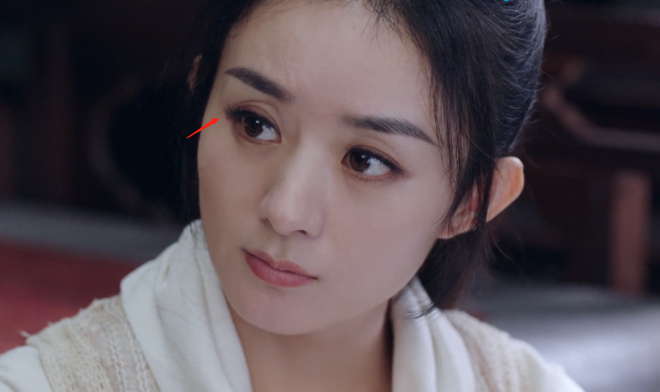 赵丽颖活动生图曝光又是浓妆粗眼线假睫毛遮不住疲态产后太伤