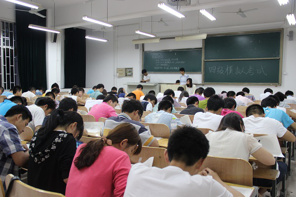 四级英语软件排行榜_大学英语四六级成绩排行榜出炉,北大排名第2,清华跌出前10