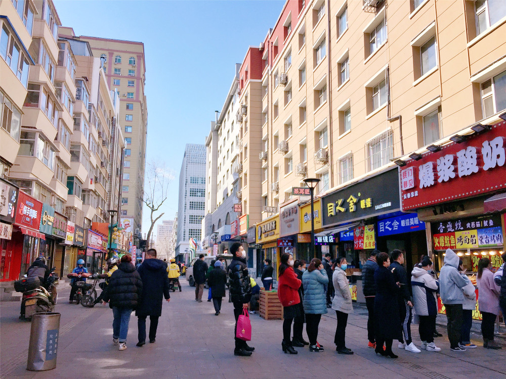 长春迅驰广场美食街图片