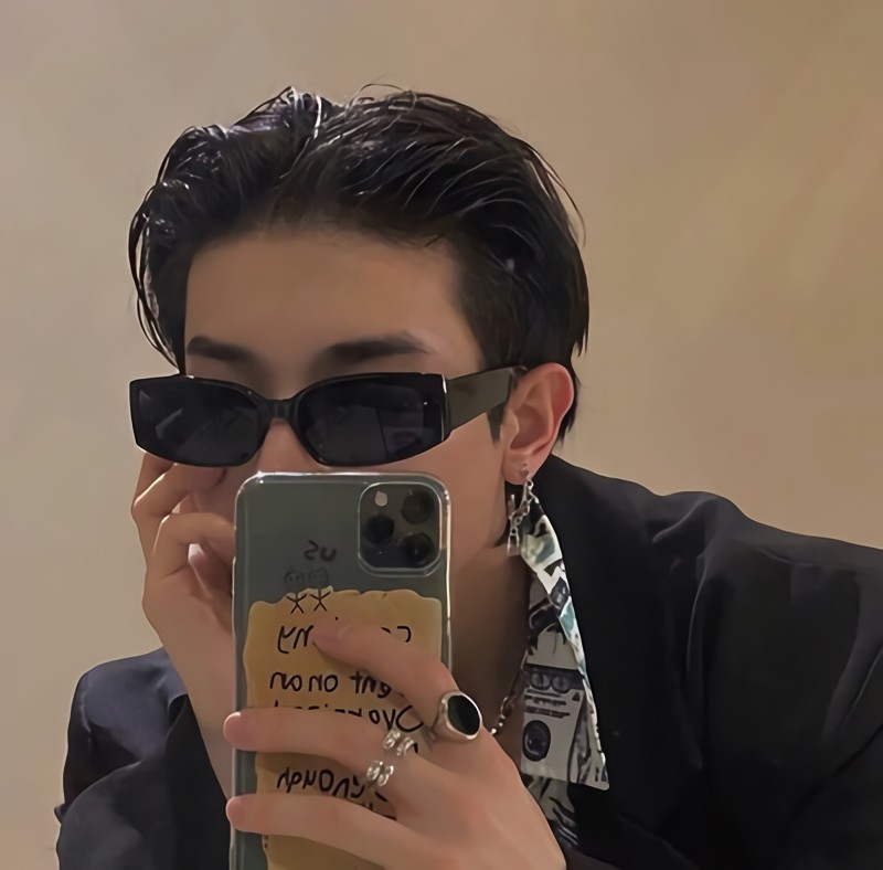 一波优质男头正在缓缓靠近