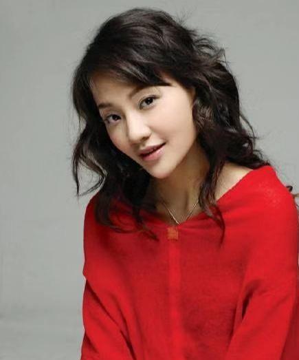 校庆会上,潘星谊力压众多参赛校友,杀出重围,成功担任校庆会主持人