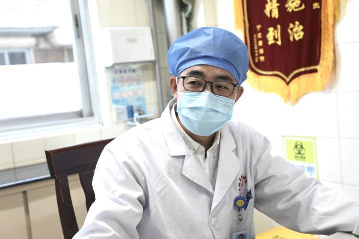 胃炎|胃炎？非也！爱吃油腻和刺激性食物，不爱动弹的小伙老犯恶心