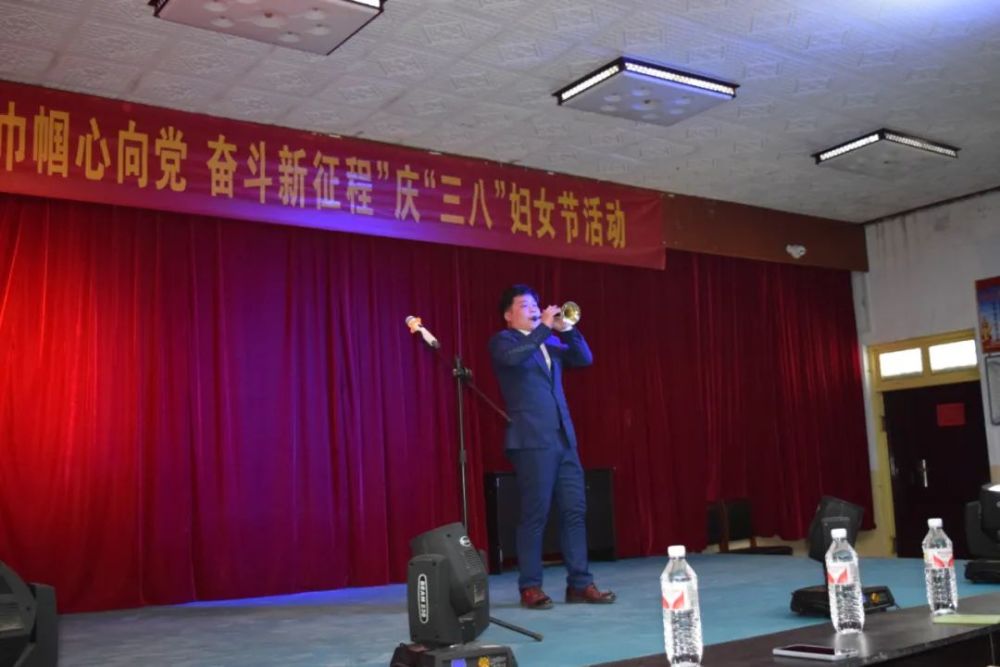巾帼心向党奋斗新征程泰安五中举行庆三八妇女节活动