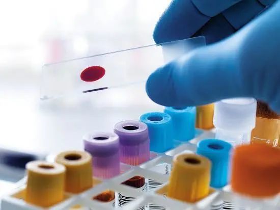 空腹血糖|血糖多少算是正常的？脚部出现4个异常表现，血糖已经超标