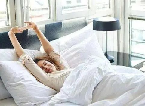 空腹血糖|血糖多少算是正常的？脚部出现4个异常表现，血糖已经超标