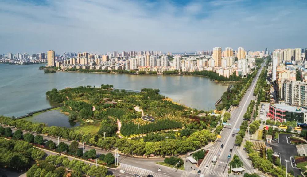 做好机场轨道交通,红莲湖轨道交通以及梧桐湖轨道交通与武汉的对接