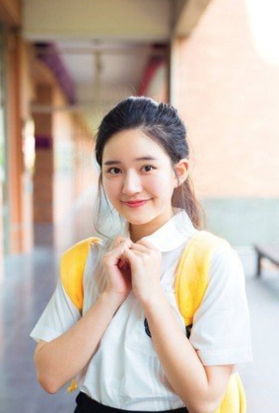 赵露思大学时期照片曝光扎马尾辫甜美可爱