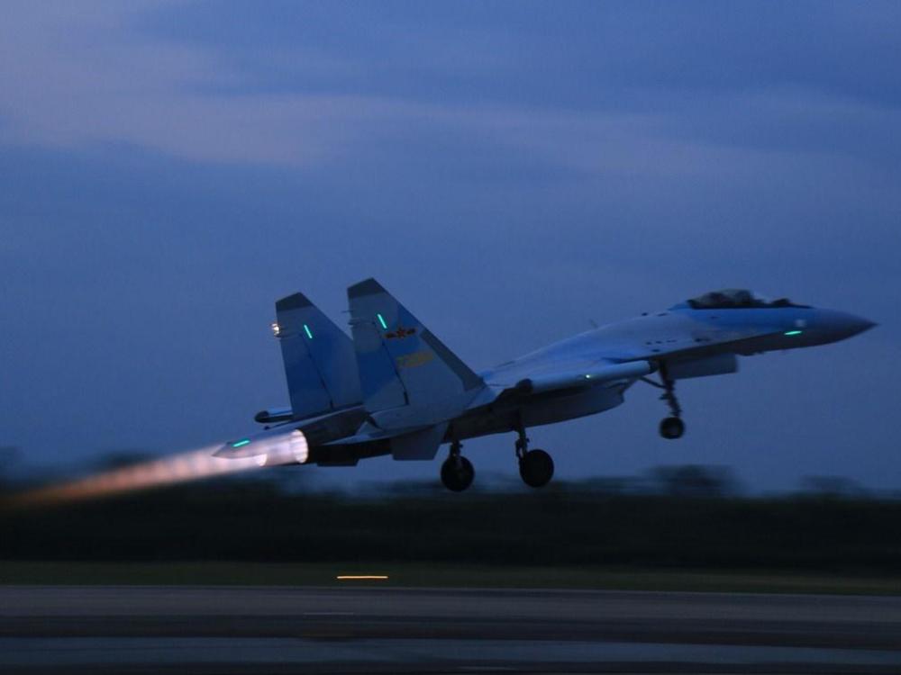 美卫星拍到福建上空一幕,台媒吓得不轻:战机升空仅7分钟到台北