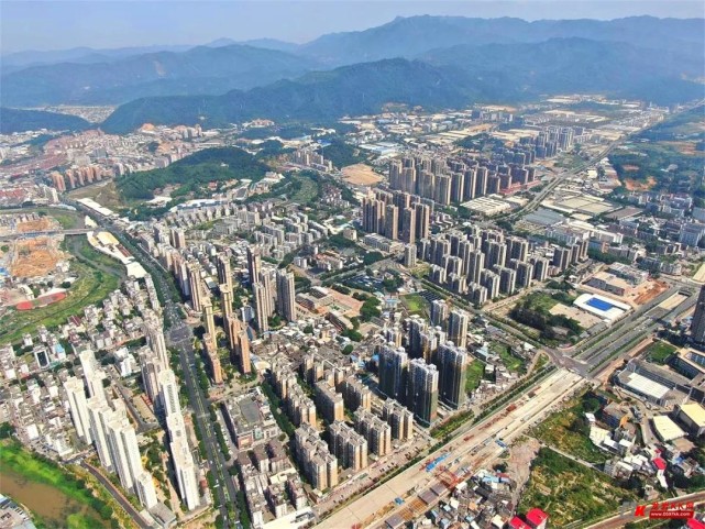 龍巖大橋通車後的北部城區近日,又一個民生配套項目花落未來城,龍巖市