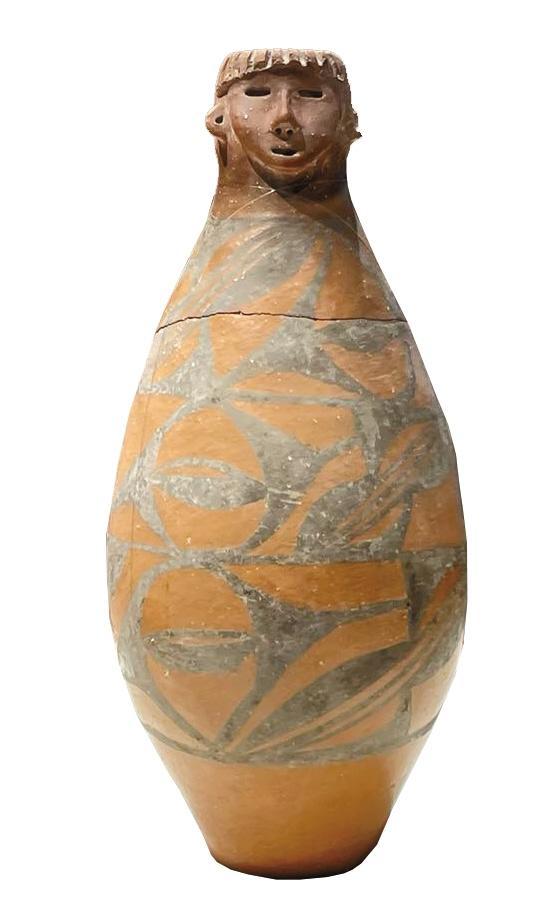 本期《甘肃有礼》甄选了以甘肃省博物馆人头形器口彩陶瓶,涡纹彩陶瓮