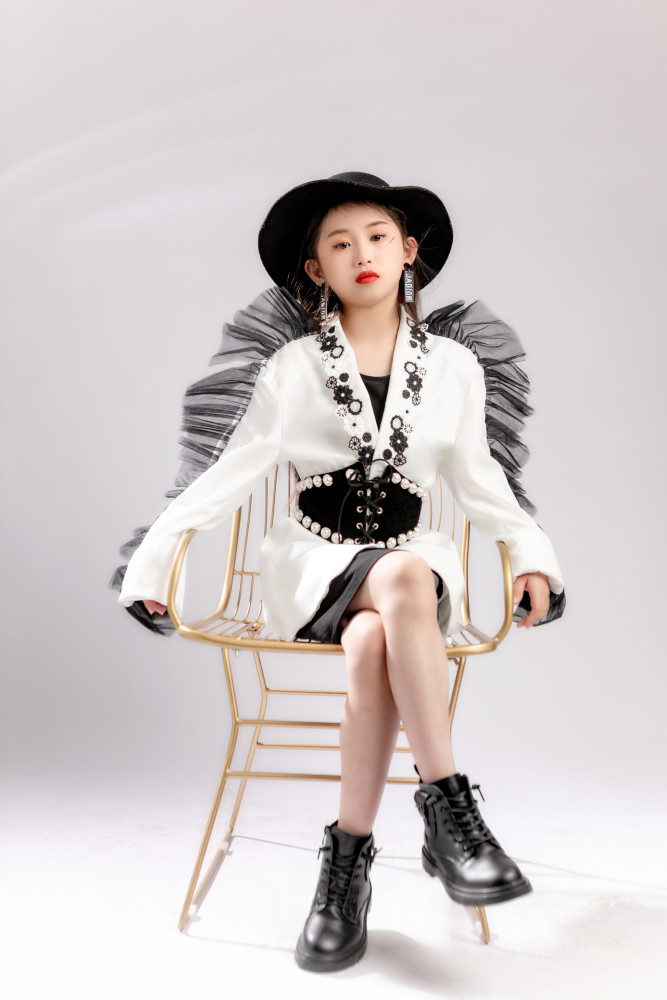 十岁小演员shirley实力定档东方少年志