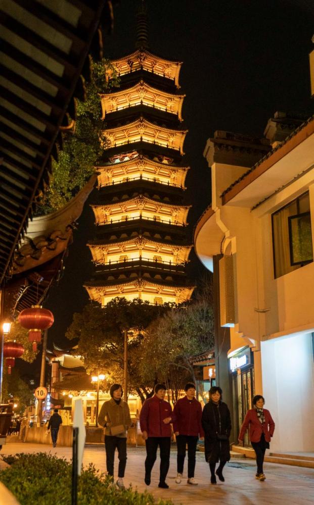 墙头演昆曲,光影绘记忆……上海安亭老街夜景升级_腾讯新闻