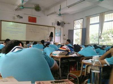 日本高中女生下课后都去干嘛呢不看不知道一看吓一跳