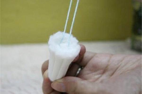 女性第一次用卫生棉条却发现无法取出去了医院医生很无奈