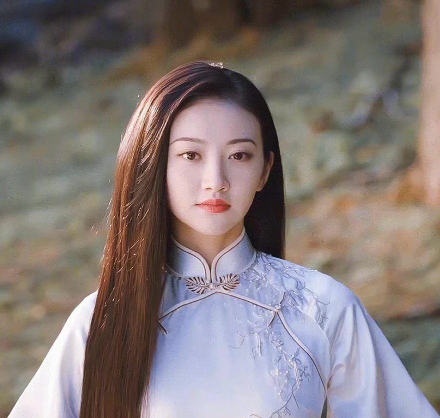 景甜的身材真适合穿旗袍窈窕纤细挺有料剧照活动装都抢眼