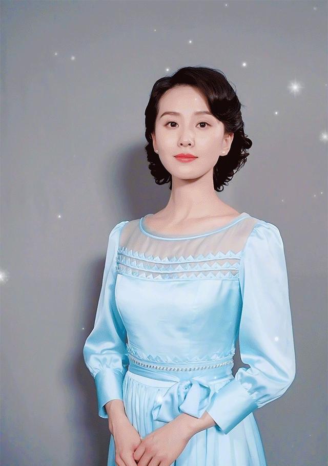 刘诗诗燕尾发型温柔动人人淡如菊却能在娱乐圈站稳脚跟
