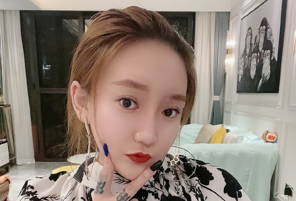 女网红刘大美晒千万豪宅,因身材肥胖,曾被网友戏称为"煤气罐"_腾讯