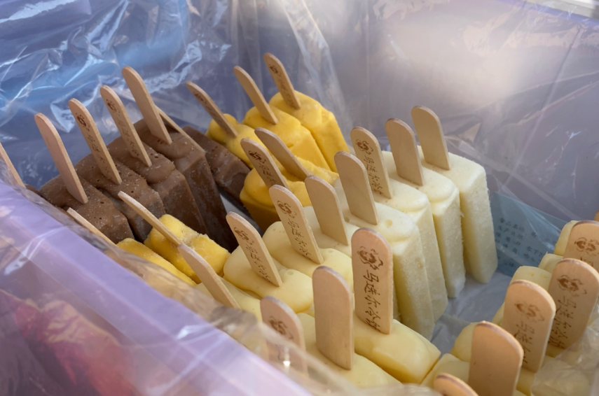 中国北方的一条百年老街,单看建筑像在国外,店铺日售冰棍上万只