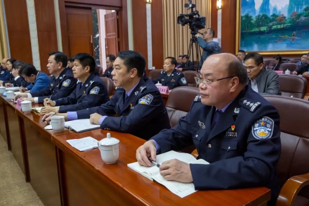 代院长潘凌宇,市人民检察院检察长梁毅,市委秘书长韦晓新在百色主