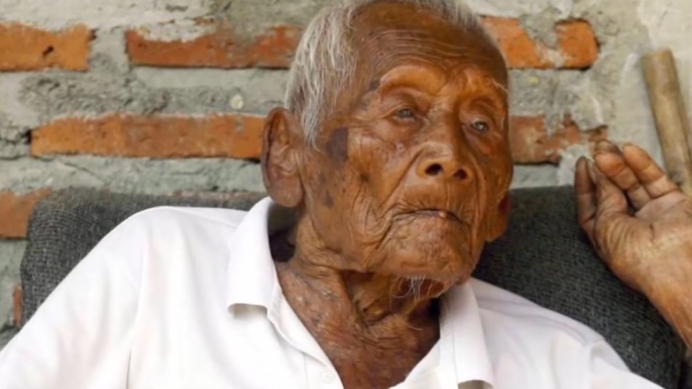 世界上寿命超长的老人,因活腻,146岁选择绝食离开!_腾讯新闻