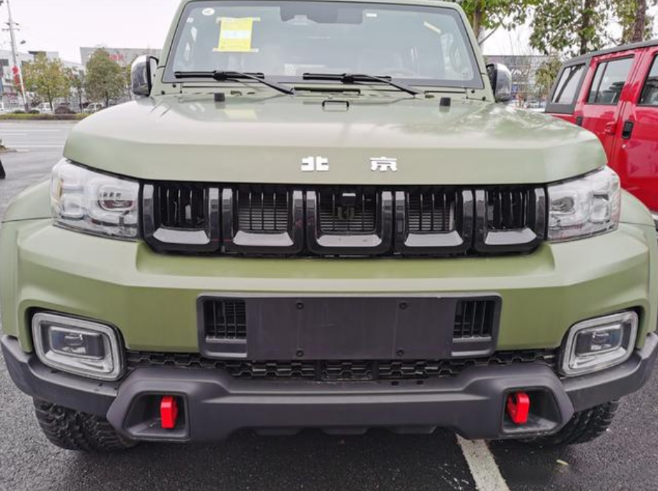 别总盯着坦克300这款北汽柴油新越野很强军绿磨砂涂装