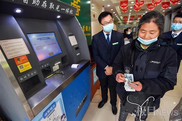 纸硬币兑换机解难题 市民可自助换零钱_腾讯新闻