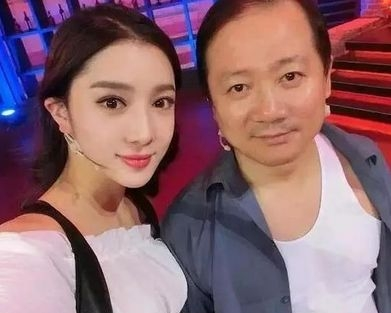 52岁谢广坤和女儿近照曝光!貌美如花撞脸baby,彻底火了