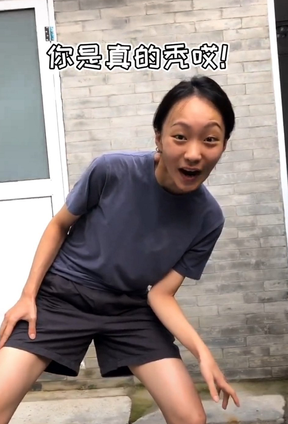 网红邵雨轩杂志大片一个微笑令人沦陷网友p发际线了