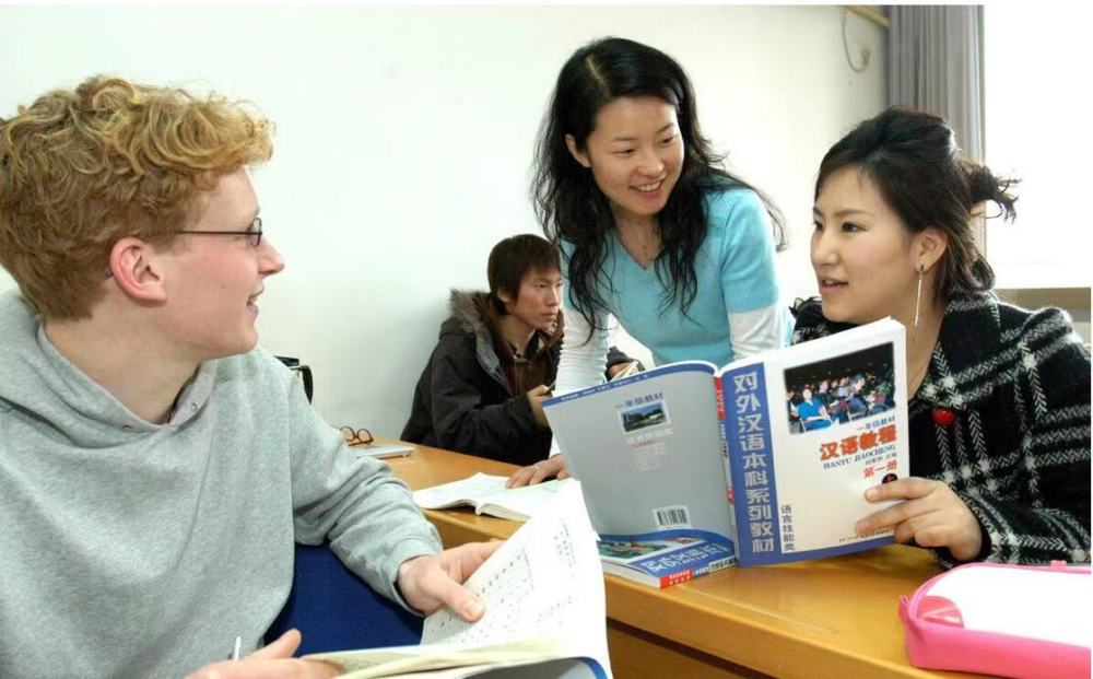 外国人学汉语有多难,看试卷就知道了,他们取的中文名更简单粗暴_腾讯