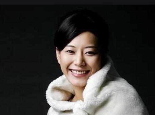 电视剧《家门》中"柳青美"一角,因此与杜雨露,何赛飞,徐昂等演员合作