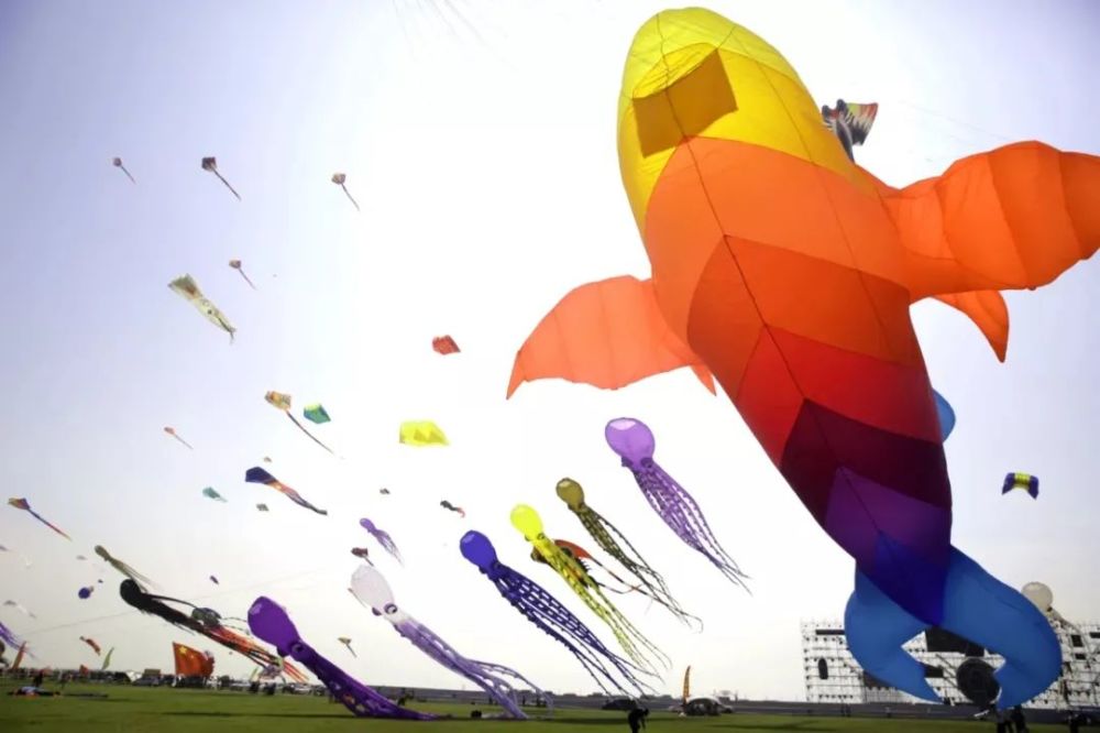 电子文件形式提交至潍坊融媒客户端"我爱风筝,梦想飞扬"主题作品征集